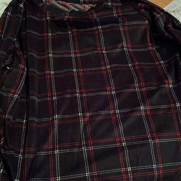 Cuddl Duds Black Scotch Plaid Velour Fireside Crewneck - Picture 2 of 4